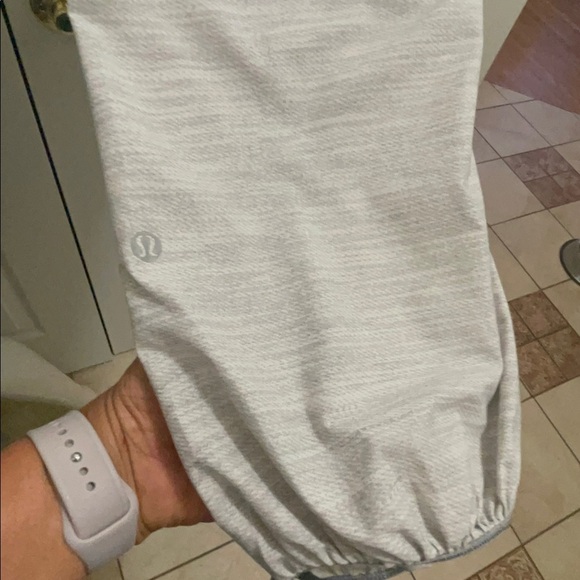 Lululemon beautiful lose yoga pants with the stretchy belt perfect condition - Picture 9 of 11